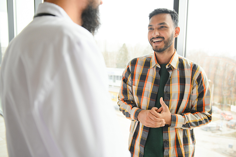 A patient talking to his doctor about his knee pain treatment