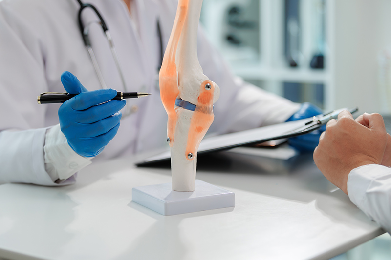 Discussion between doctor and patient on knee pain treatment.